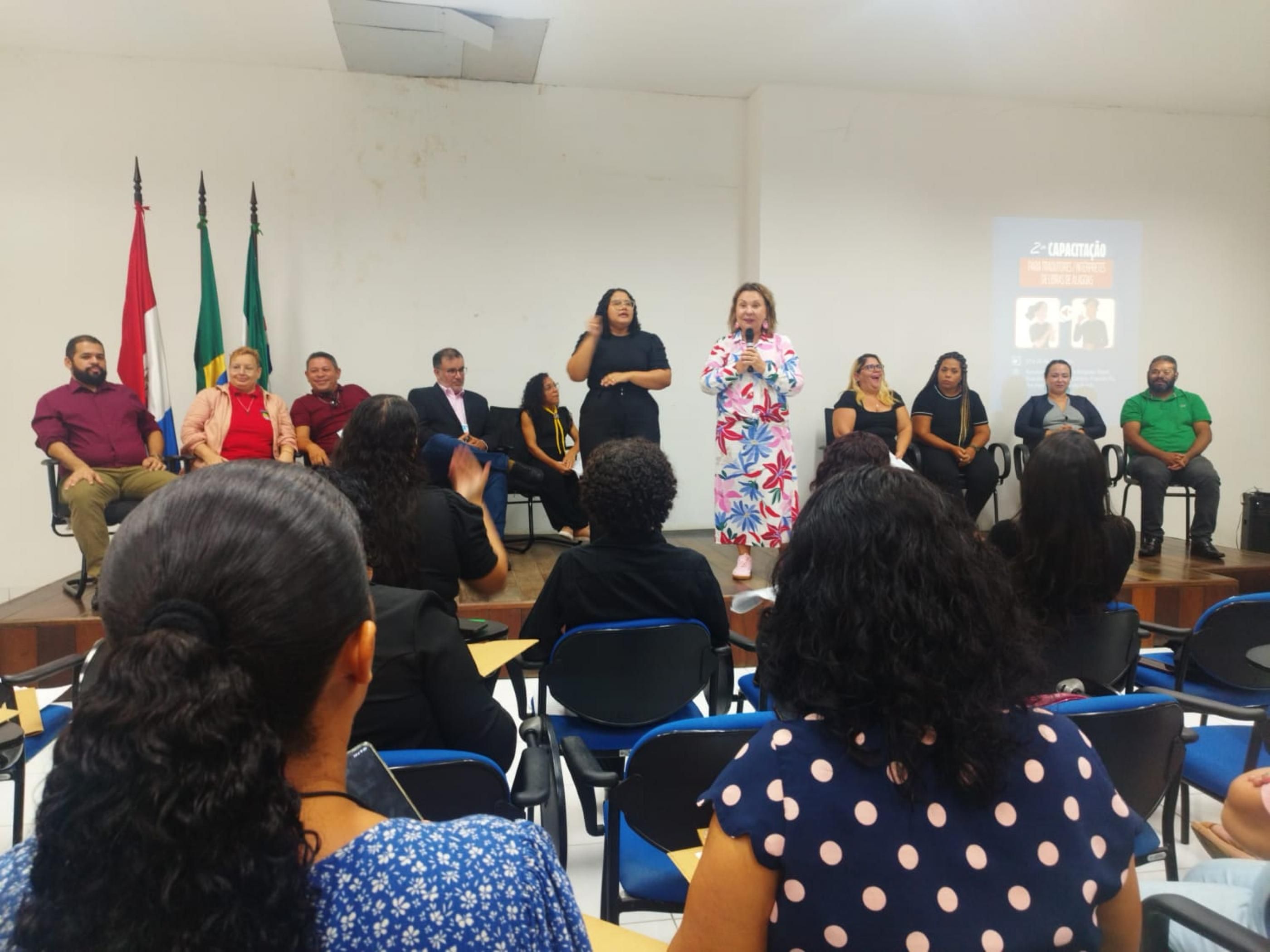 Secdef lança projeto piloto de atendimento 24 horas da Central de Intérpretes de Libras