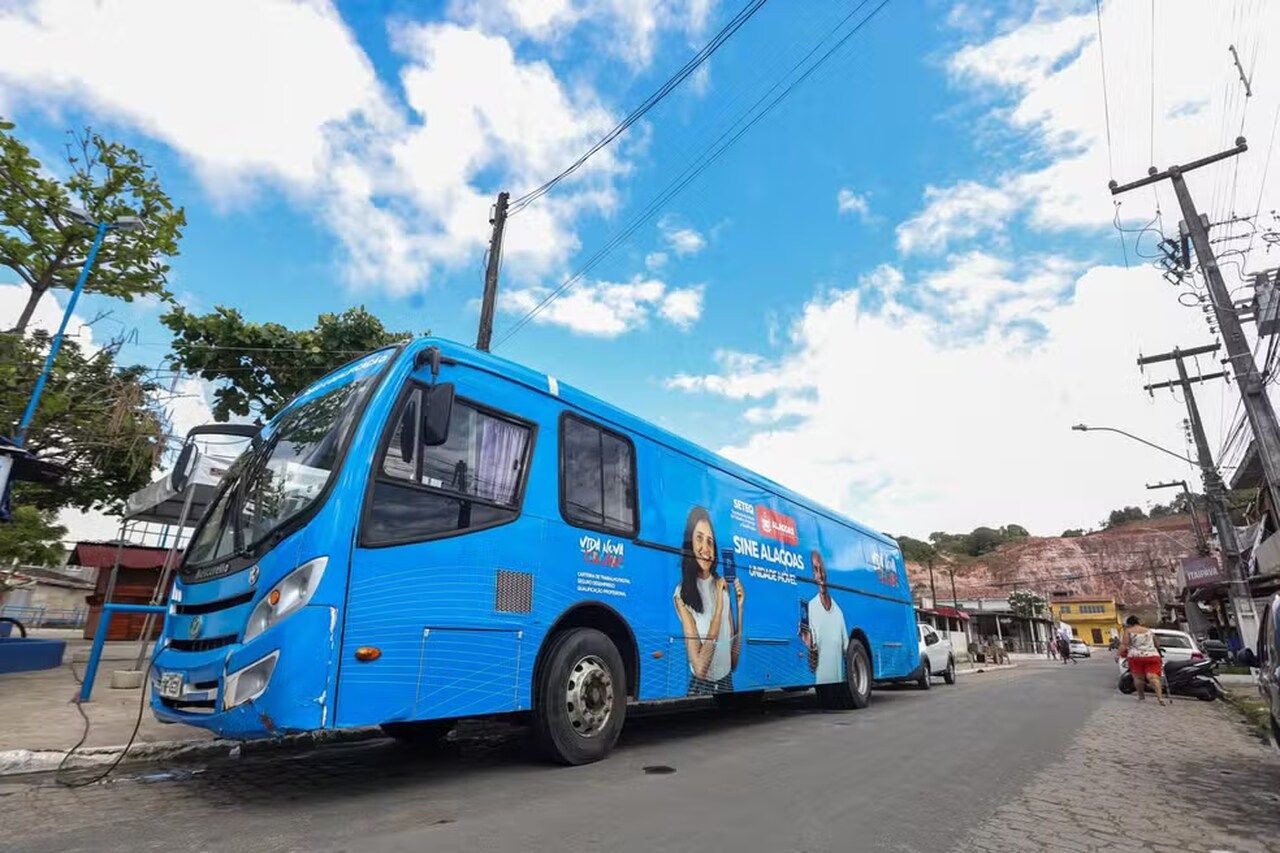 Sine leva ação itinerante com vagas de emprego e serviços ao Jacintinho, Antares e Clima Bom