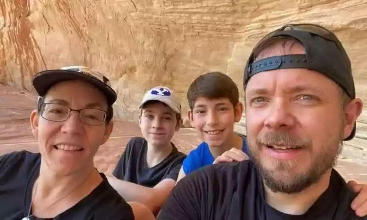 Por 'diversão', casal faz teste de DNA e descobre que filho é de outro pai