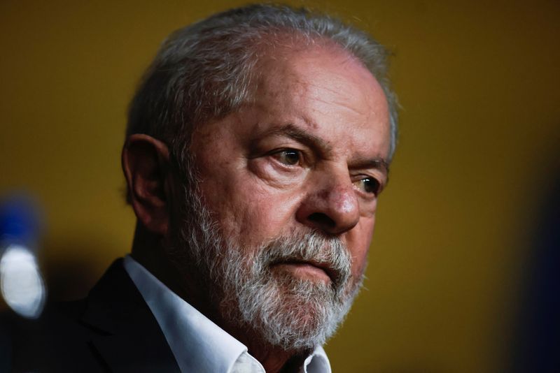 Lula amplia vantagem numérica sobre Bolsonaro no 1ºturno, diz PoderData