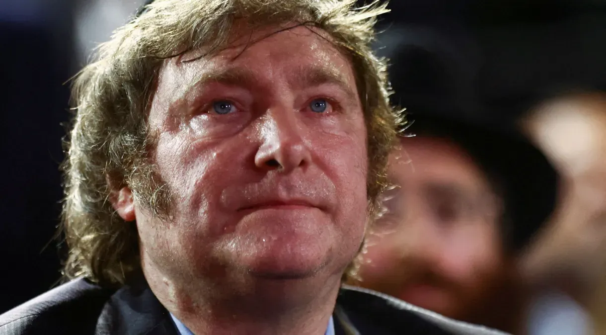 Argentina: governo Milei prepara decreto para dispensar 7.000 funcionários públicos