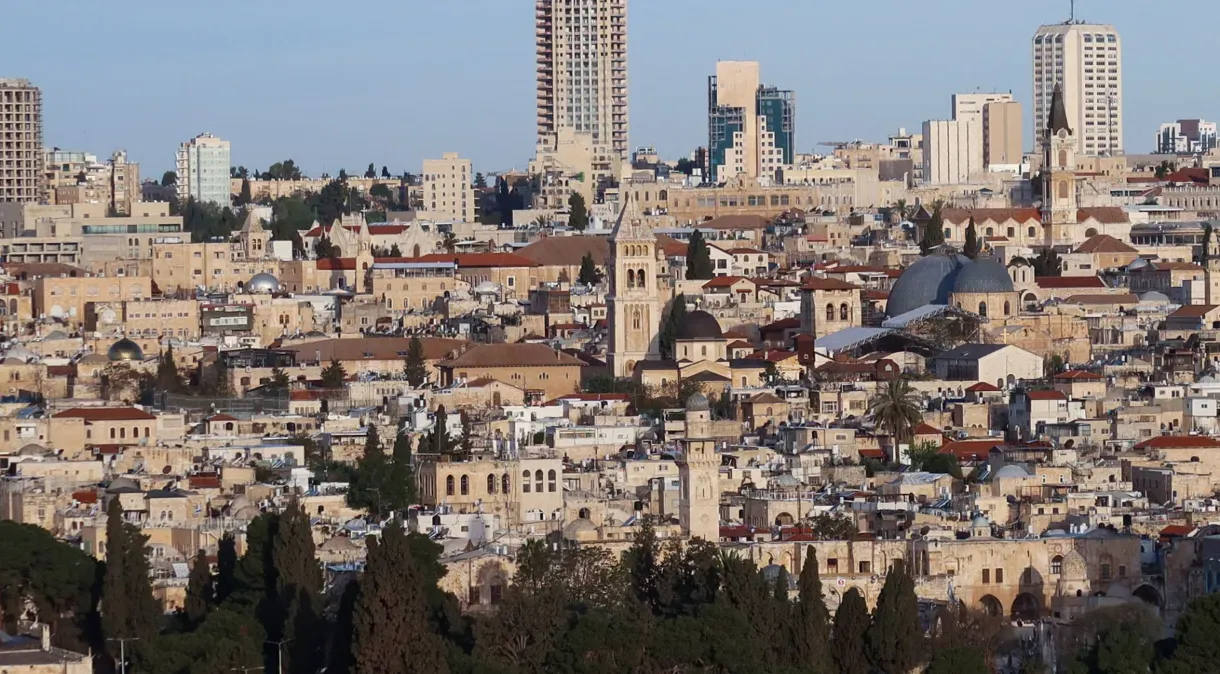 Explosões e fumaça atingem Cidade Velha de Jerusalém nesta sexta-feira (13)