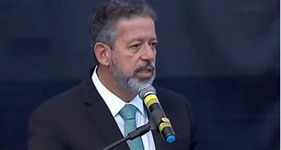 Lira diz que 'versão' de que Maceió está afundando deve ser jogada 'na lata do lixo'