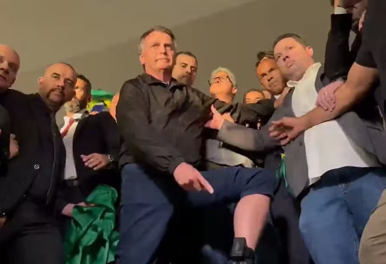 Datafolha: maioria dos brasileiros apoia uso de tornozeleira eletrônica por Bolsonaro