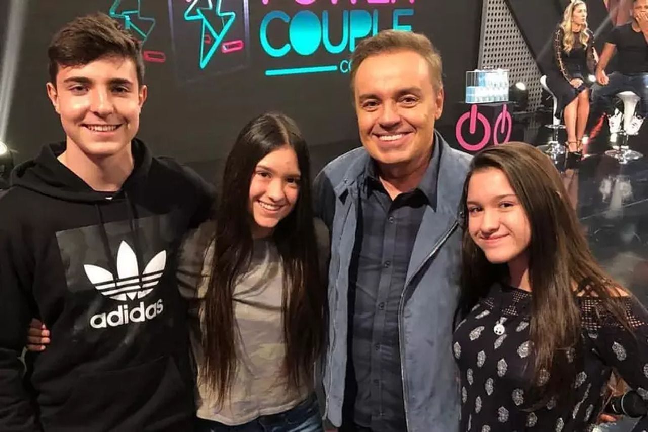 Filho de Gugu fica em silêncio em audiência sobre herança, afirma colunista