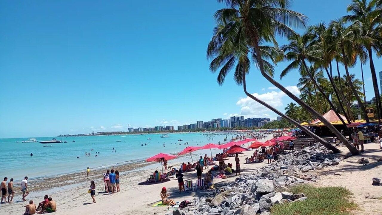 Veja os trechos das praias de Maceió impróprios e próprios para banho neste fim de semana