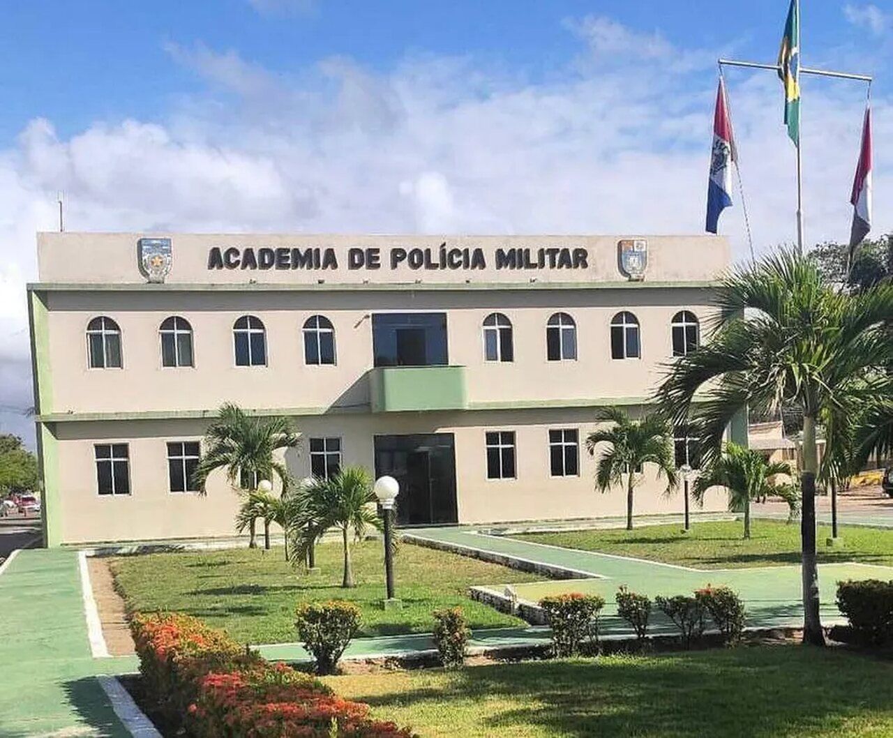 Tenente da PM é preso após mandar 'nudes' para colega de farda em AL