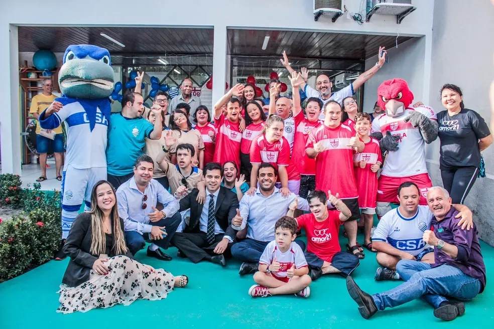 Azulão e Galo se unem para visitar associação de pais e amigos de pessoas com Síndrome de Down