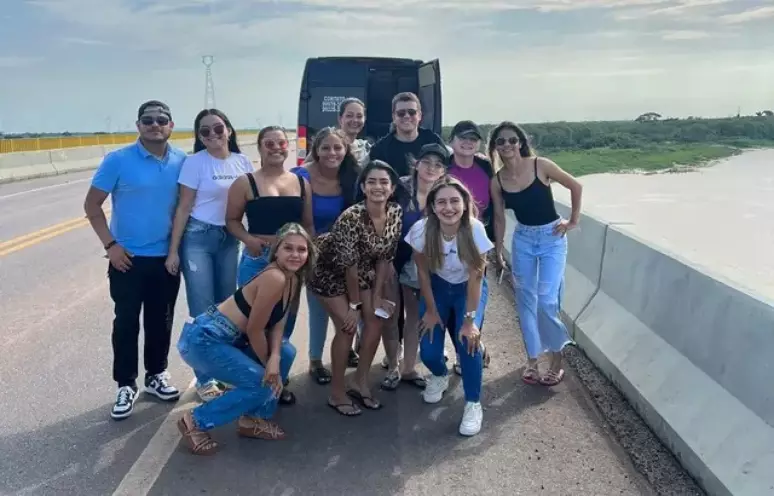 Loja no Acre paga viagem a funcionários após bater meta de vendas durante Black Friday