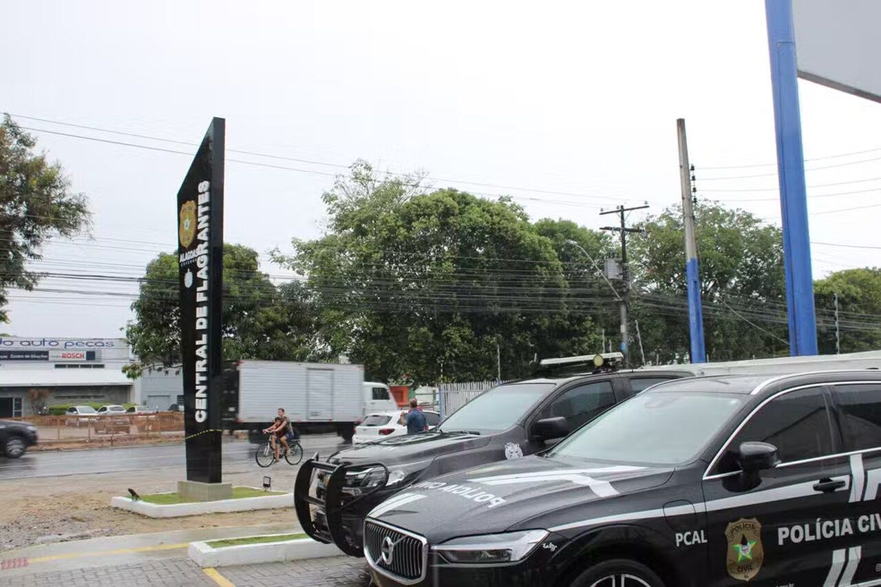 Menino de 10 anos aciona polícia para livrar mãe de agressão do padrasto no Clima Bom, em Maceió