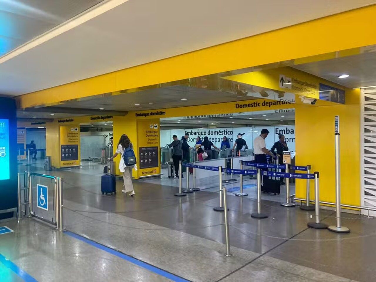 Passageiros relatam longas filas no Aeroporto de Guarulhos após novas regras para transporte de líquidos