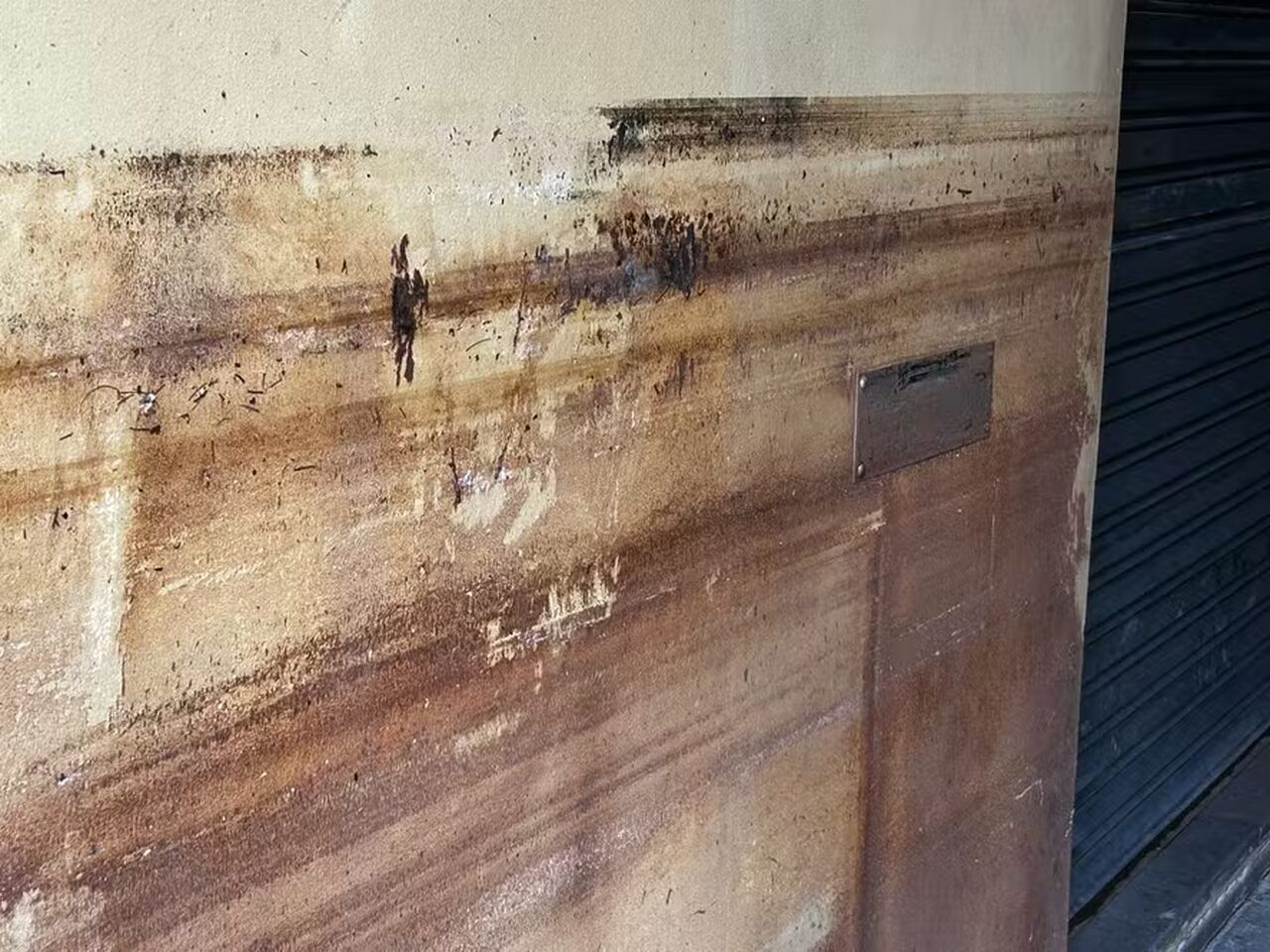 Placa que marca altura da enchente de Porto Alegre em 1941 fica abaixo da marca da chuva de 2024