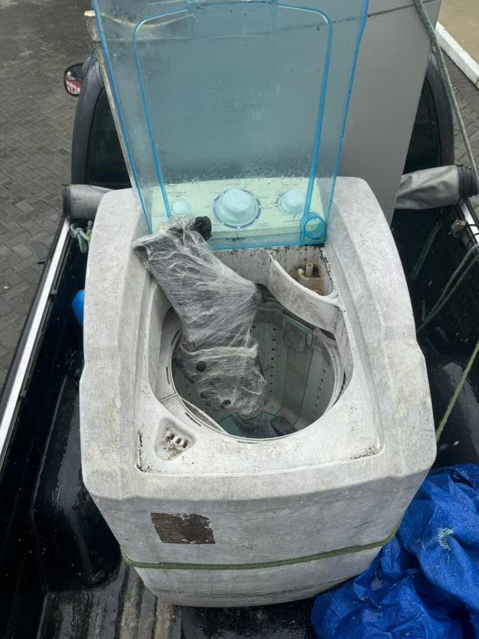 Fuzil enviado do RJ para Maceió é flagrado em carro de frete dentro de máquina de lavar; arma é de uso do Exército