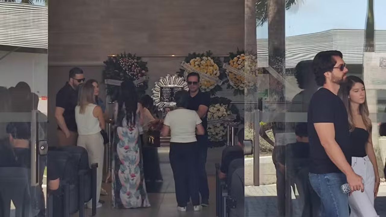 Corpo de Ronaldo Cavaliere, vítima de queda de avião em Vinhedo, é cremado em Maceió