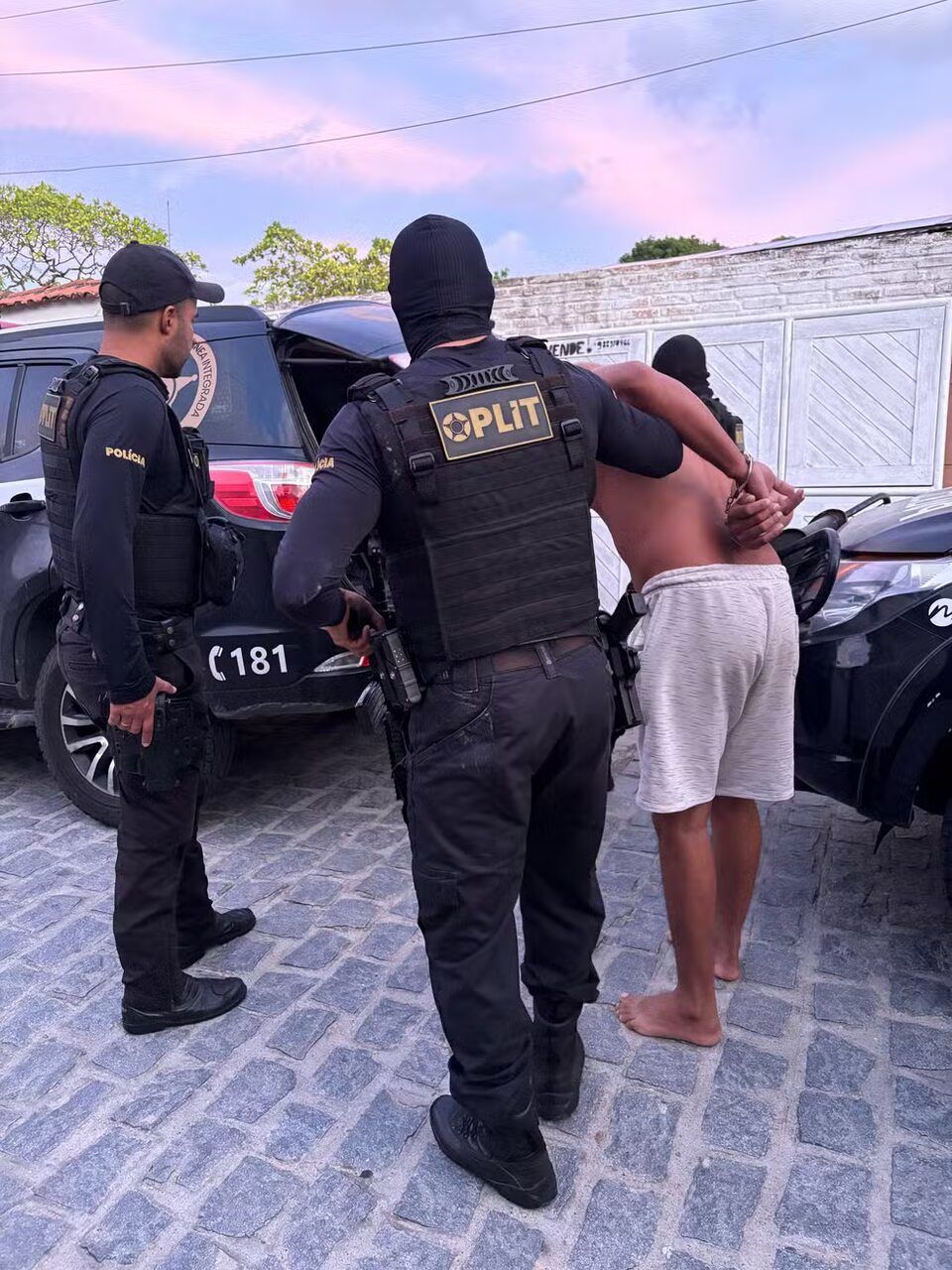 PC prende suspeito de integrar grupo de encapuzados que aterrorizava o Benedito Bentes, Maceió
